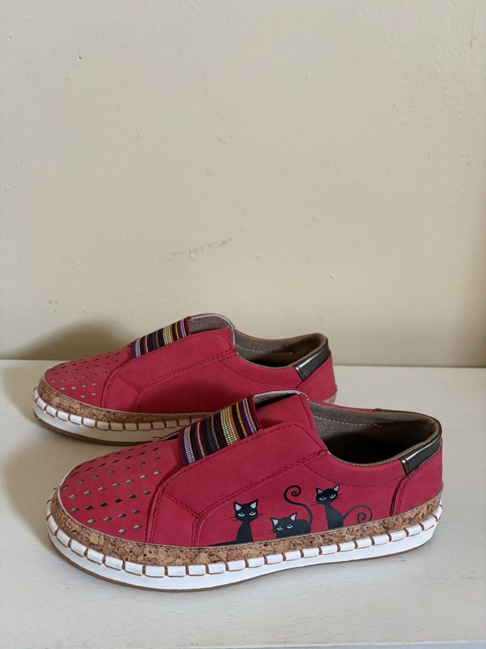 Women's Red Slip-On Casual Shoes Cute Black Cats Print Size 8.5 / 41 (Outsole 10 - Picture 5 of 8